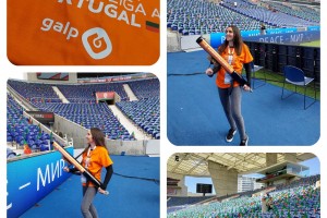 Canhão lança t-shirts no Estádio do Dragão